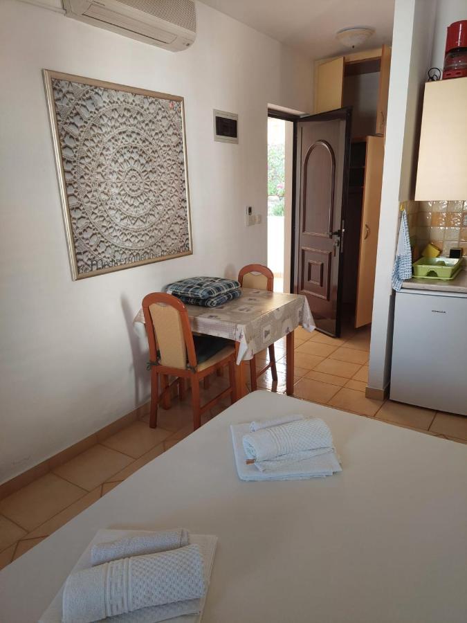 Apartmani Lavanda Pag Town Zewnętrze zdjęcie